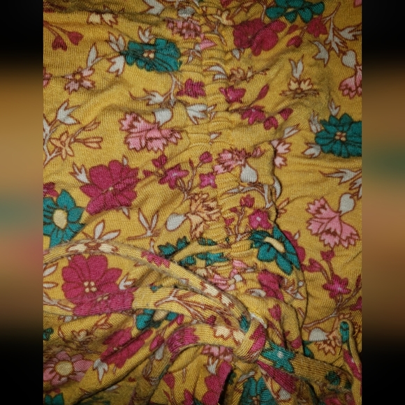💖Aeropostal Yellow Floral Tee (Size XS) - Picture 5 of 14